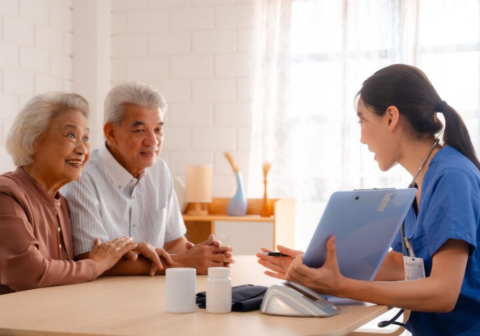 elderly-asian-couple-talking-to-nurse elderly-asian-couple-talking-to-nurse